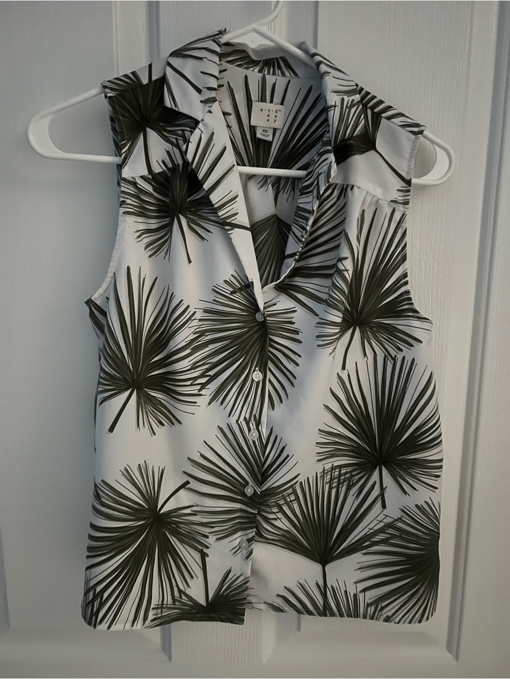 Sleeveless Palm Print Shirt Dress - White & Olive